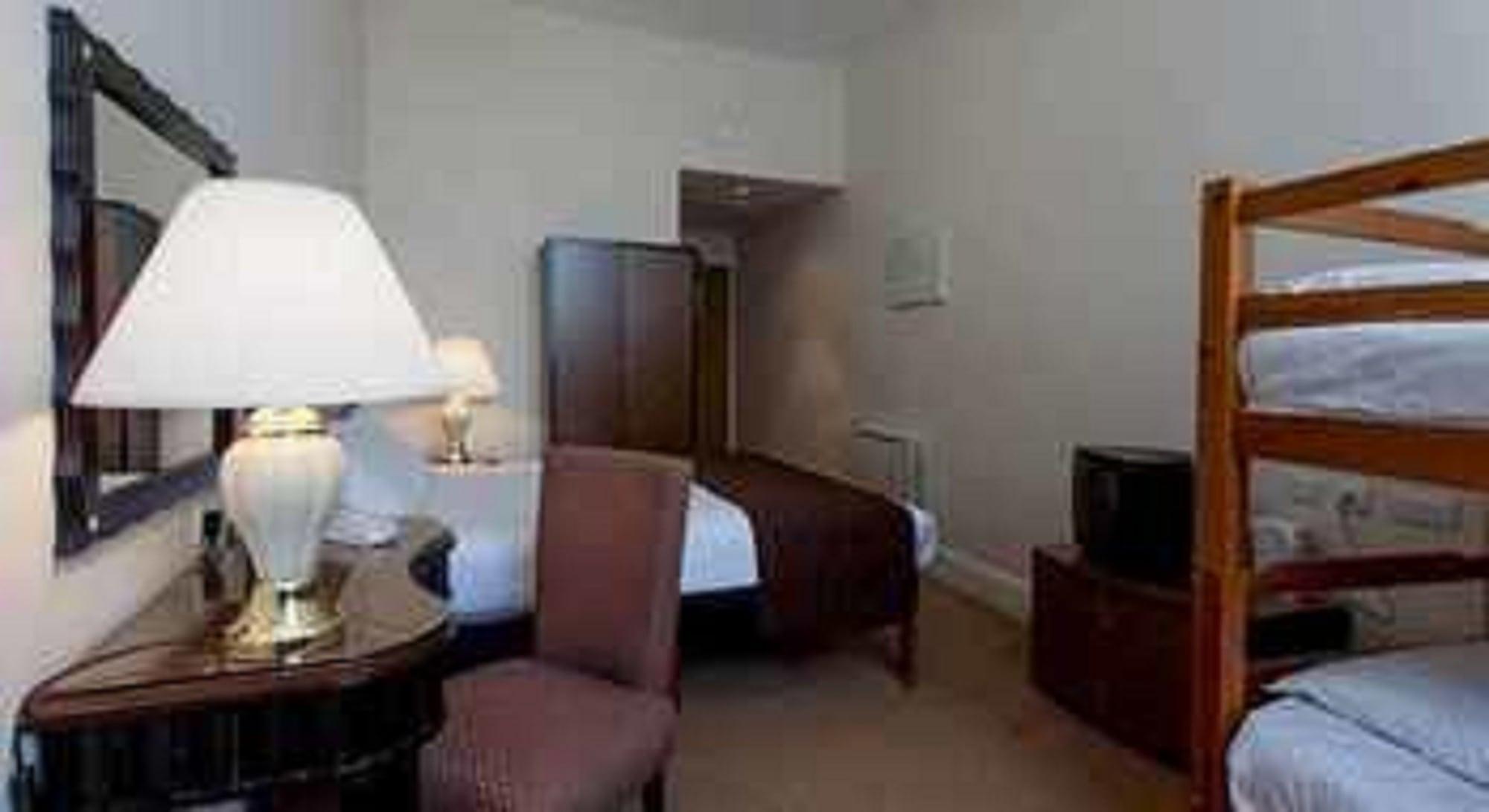 Russ Hill Hotel Charlwood Kültér fotó