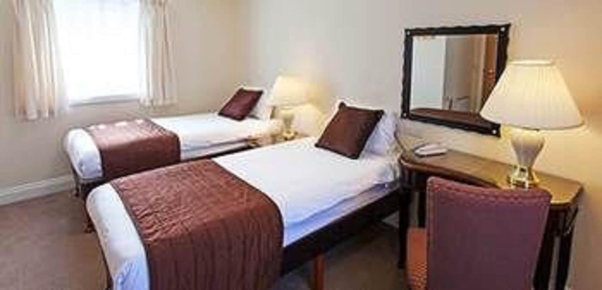 Russ Hill Hotel Charlwood Kültér fotó