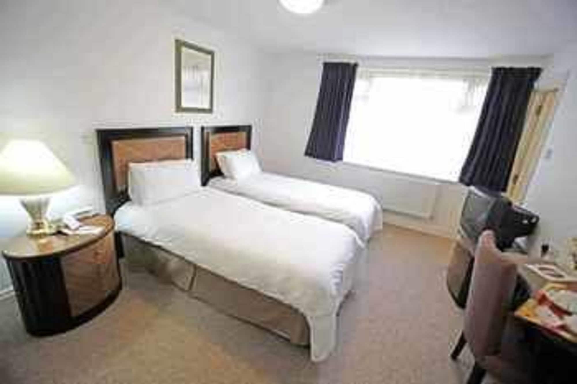Russ Hill Hotel Charlwood Kültér fotó