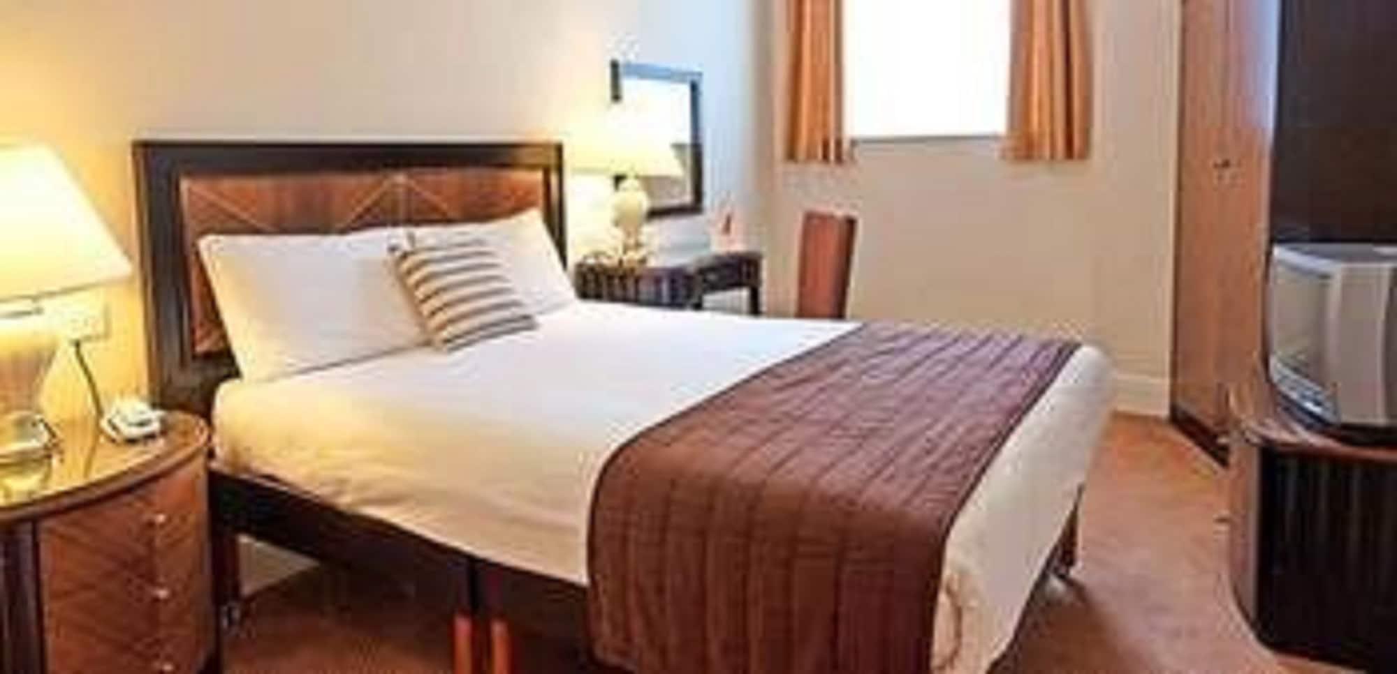 Russ Hill Hotel Charlwood Kültér fotó