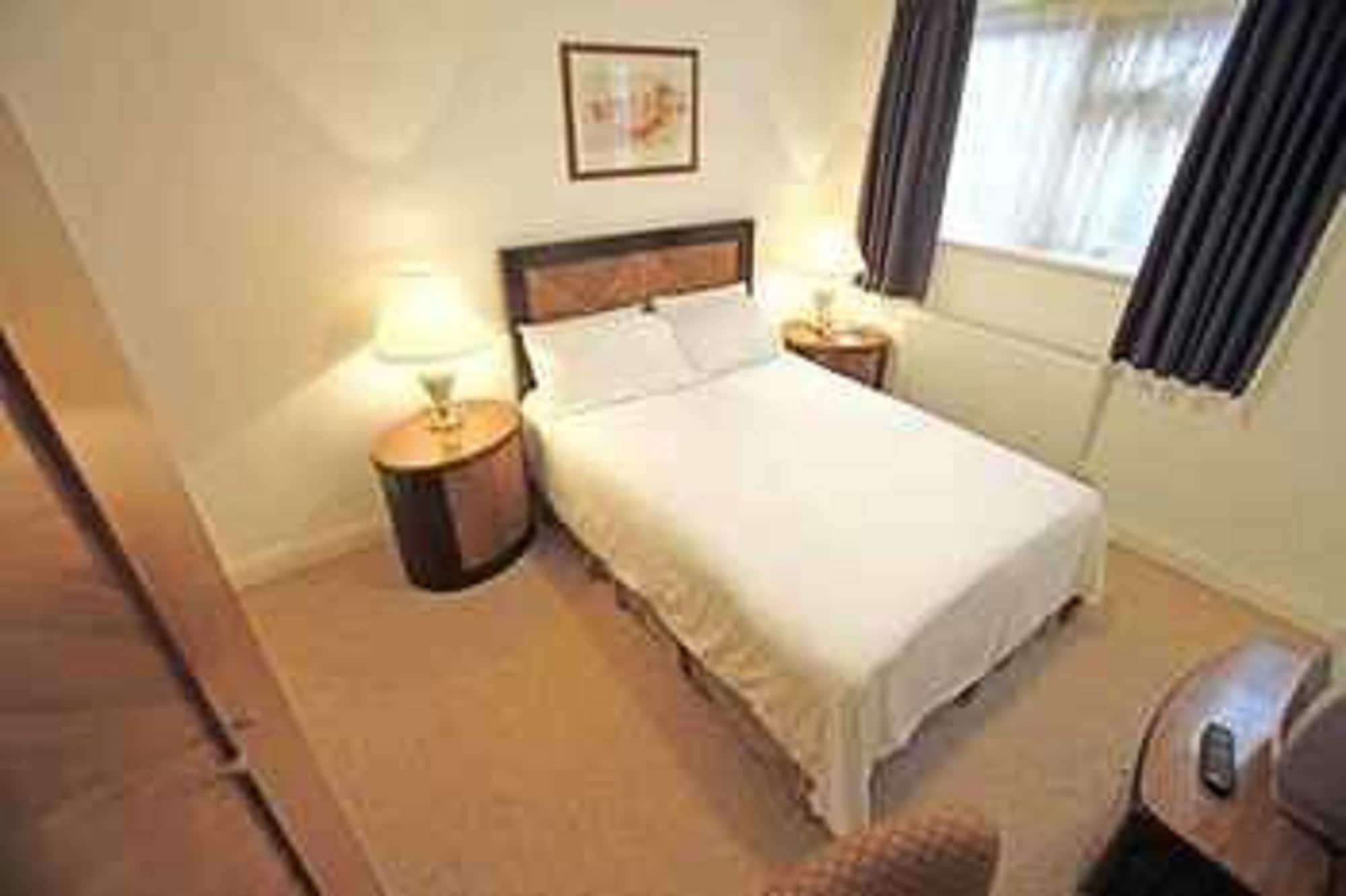Russ Hill Hotel Charlwood Kültér fotó