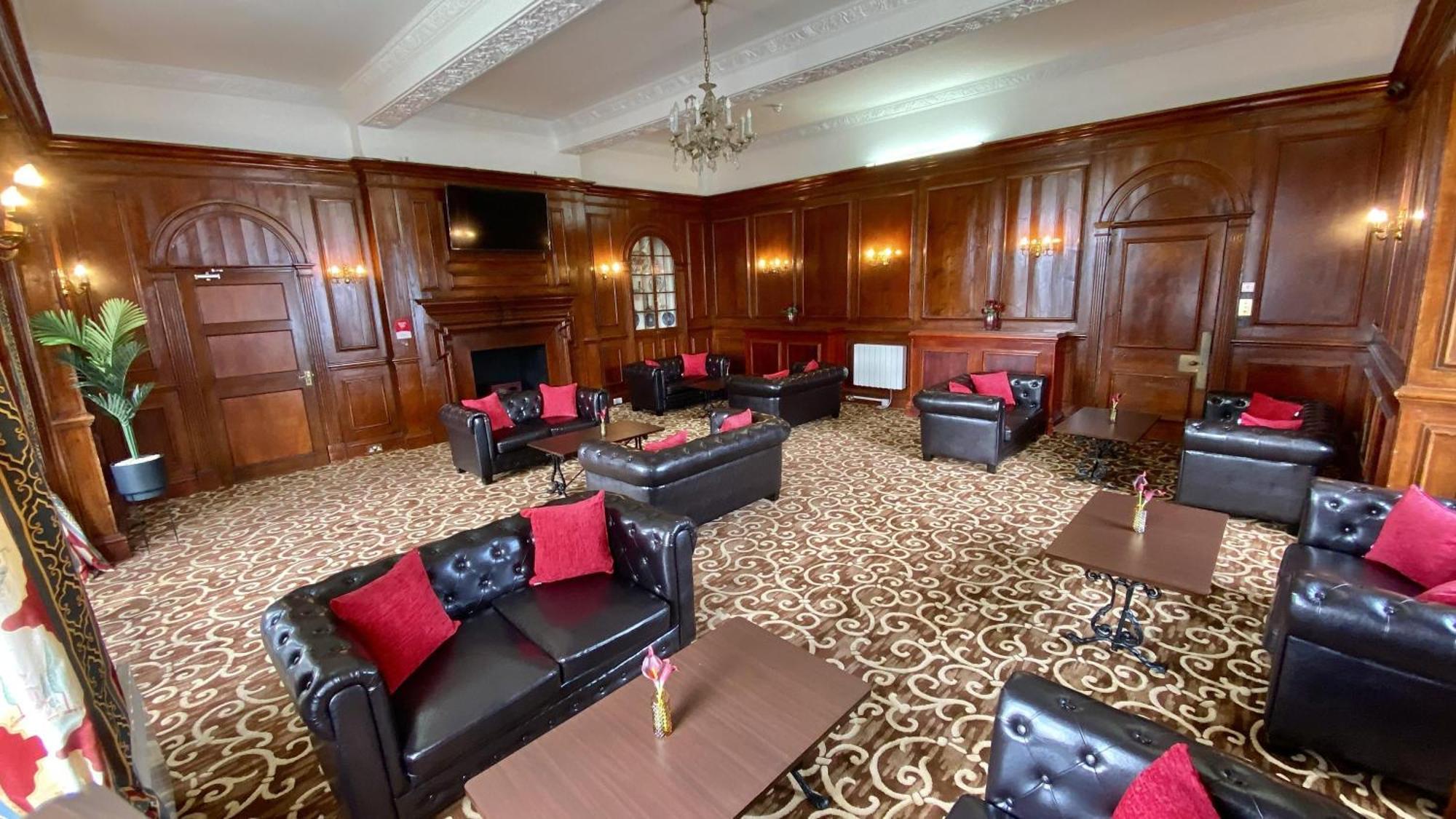 Russ Hill Hotel Charlwood Kültér fotó