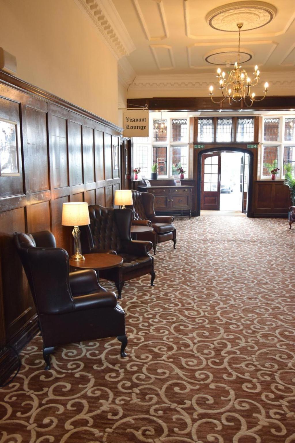 Russ Hill Hotel Charlwood Kültér fotó