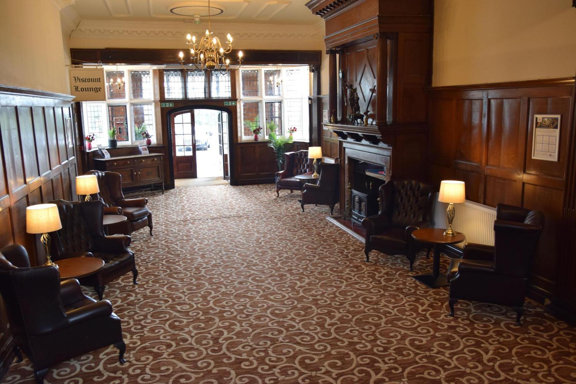 Russ Hill Hotel Charlwood Kültér fotó
