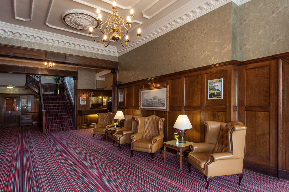 Russ Hill Hotel Charlwood Kültér fotó